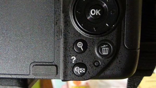 カメラの拡大ボタン