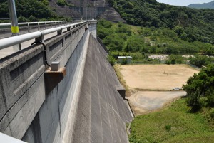 粟地ダム堤体