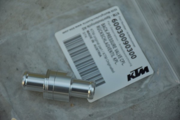 KTM　内圧コントロールバルブ
