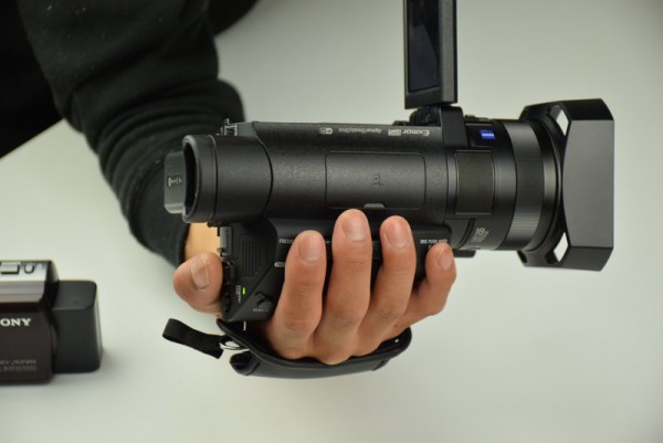 AX700　ビデオカメラ　大きさ