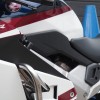 VFR800Fのニーグリップパッドを自作してみよう！(線画データ無料)作り方を紹介。滑り止めゴムシートを取り付け