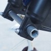 バイクのフォークアライメントやり方：アクスルシャフトで正確に調整